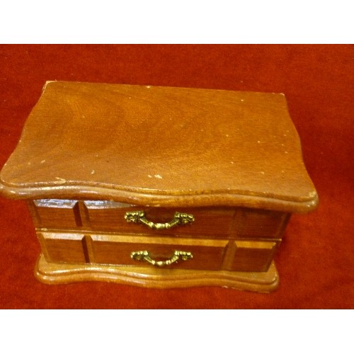 218 - JEWELLERY BOX/CHEST. CONTAINS 2 TIERS OF COSTUME JEWELLERY.