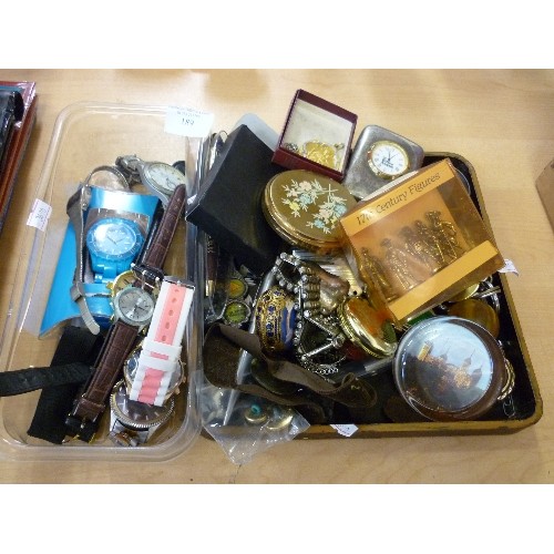 189 - COSTUME JEWELLERY AND WATCHES. ALSO SOME COMPACTS AND OTHER TRINKETS.