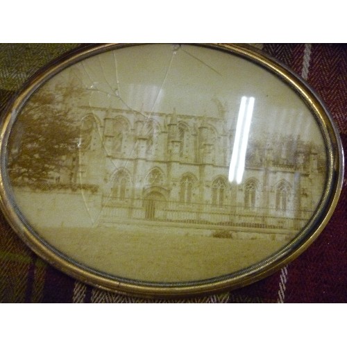 229 - 5 VINTAGE OVAL PHOTOGRAPH FRAMES. ALSO A SQUARE WOODEN FRAME WITH OVAL APERTURE.