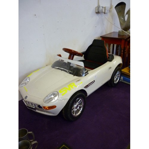 110 - CHILDS 'ELECTRIC BATTERY POWERED PORSCHE? SPORTS CAR. 12.V.  W/O BUT NO CHARGER.