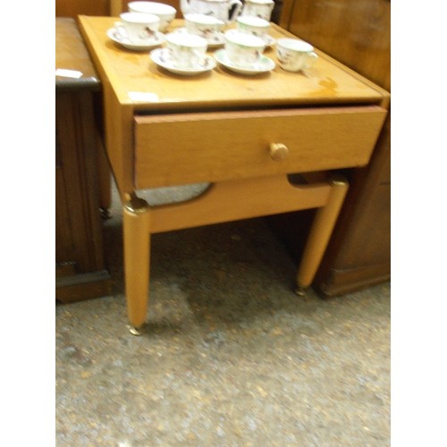 332 - RETRO G-PLAN SIDE/BEDSIDE TABLE. WITH 1 DRAWER. 1960'S.