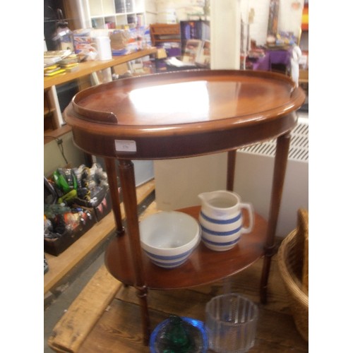 376 - ELEGANT OVAL OCCASIONAL TABLE [PART RAISED EDGE], WITH LOWER SHELF. POLISHED WOOD.