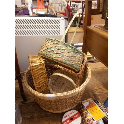 377 - QUANTITY OF WICKER BASKETS, VARIOUS STYLES AND SIZES.