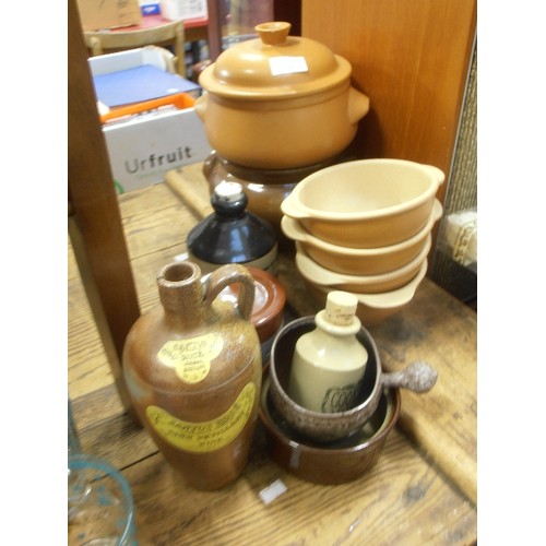 383 - STONEWARE CASSEROLE/STEW POTS WITH LIDS, ALSO 4 SOUP BOWLS AND OTHER SMALL DISHES/JARS.