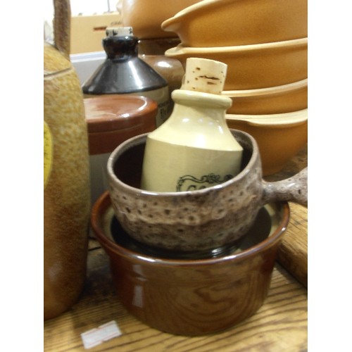 383 - STONEWARE CASSEROLE/STEW POTS WITH LIDS, ALSO 4 SOUP BOWLS AND OTHER SMALL DISHES/JARS.