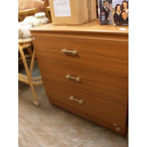 338 - 3 DRAWER WOOD EFFECT CHEST OF DRAWERS.