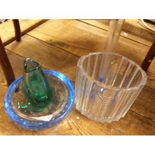 378 - HEAVY VINTAGE GLASS ITEMS. BLUE BUBBLE GLASS ROLLED-EDGE ASHTRAY/DISH, 3 VASES INC A HEAVY OVAL.