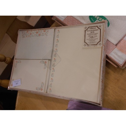 403 - VINTAGE [NEW/UNUSED] TABLE-LINEN ITEMS IN ORIGINAL BOXES. ALSO STATIONARY SETS AND HANDKERCHIEFS.