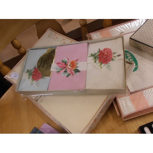 403 - VINTAGE [NEW/UNUSED] TABLE-LINEN ITEMS IN ORIGINAL BOXES. ALSO STATIONARY SETS AND HANDKERCHIEFS.