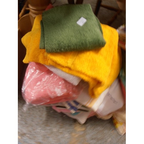 405 - LARGE QUANTITY OF TOWELS, TABLECLOTHS, ALSO BRAND-NEW TEA-TOWELS.