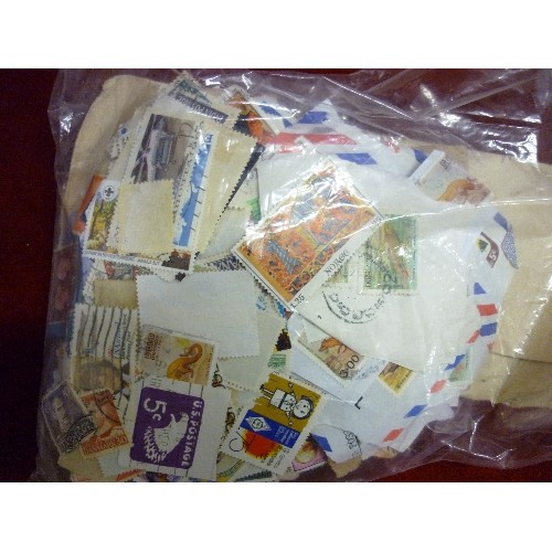 129 - QUANTITY OF STAMPS. APPEAR TO BE MAINLY USED.