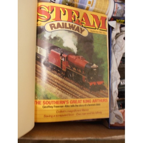 324 - TRAIN/RAILWAY INTEREST. STEAM RAILWAY 1983 BOUND VOLUMES. 6 SCALE MODELS, ALSO MAGAZINES AND BOOKS.