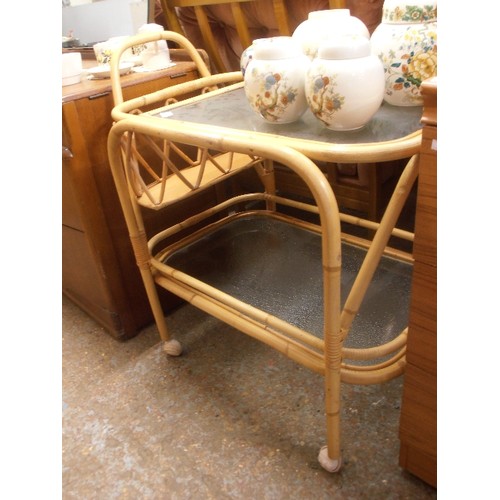 336 - RETRO BAMBOO DRINKS TROLLEY WITH CASTERS, WITH FROSTED GLASS.