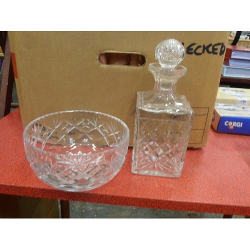 352 - HEAVY CUT GLASS DECANTER WITH STOPPER. TOGETHER WITH A HEAVY CUT GLASS TRIFLE BOWL.