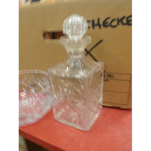 352 - HEAVY CUT GLASS DECANTER WITH STOPPER. TOGETHER WITH A HEAVY CUT GLASS TRIFLE BOWL.