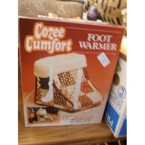 393 - RETRO COZEE COMFORT FOOT WARMER . NEW/BOXED.