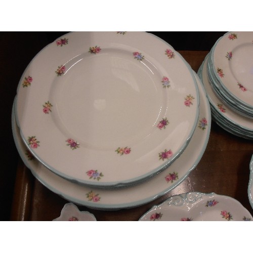 411 - VINTAGE PARAGON FINE BONE CHINA DINNER AND TEA SERVICE. AT LEAST 42 PIECES. PRETTY ROSE-BUD DESIGN.