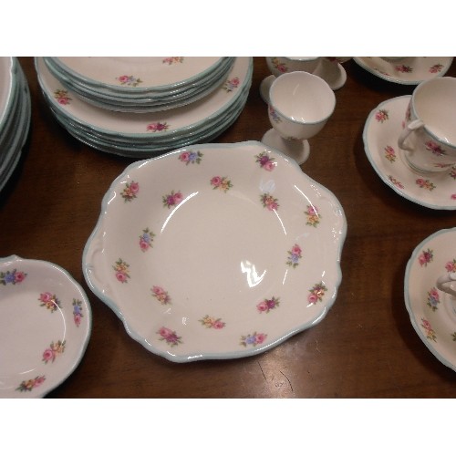 411 - VINTAGE PARAGON FINE BONE CHINA DINNER AND TEA SERVICE. AT LEAST 42 PIECES. PRETTY ROSE-BUD DESIGN.