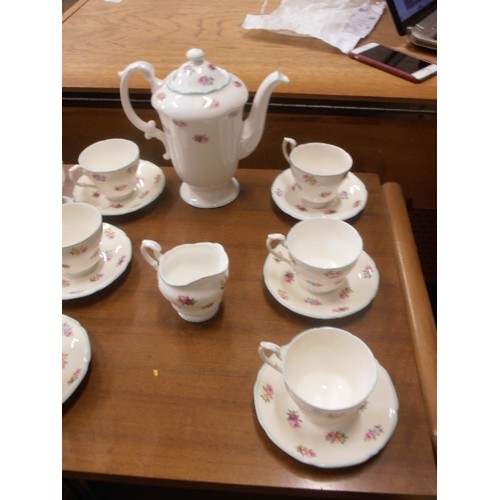 411 - VINTAGE PARAGON FINE BONE CHINA DINNER AND TEA SERVICE. AT LEAST 42 PIECES. PRETTY ROSE-BUD DESIGN.