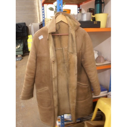 421 - LOVELY VINTAGE SHEEPSKIN COAT. BY BAILYS GLASTONBURY. SIZE 38