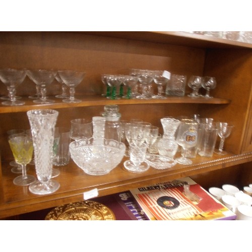 428 - LARGE QUANTITY OF RETRO GLASSWARE. INC WINE, COCKTAIL, TUMBLER, SHOT, ALSO VASES AND OTHER.