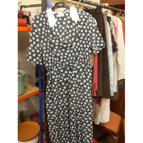 443 - FABULOUS RAIL OF VINTAGE/RETRO LADIES CLOTHING IN GOOD CLEAN CONDITION. INCLUDES WINDSMOOR, EASTEX, ... 