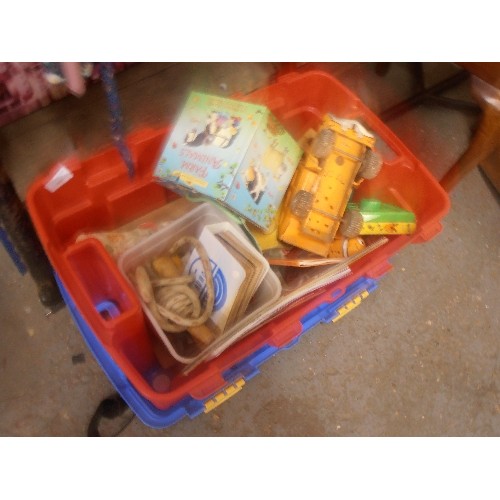 442 - MIXED BOX OF RETRO TOYS, INC A FISHER-PRICE WIND-UP RADIO, A TONKA TRUCK, SKIPPING ROPE, DOLLS, YOYO... 