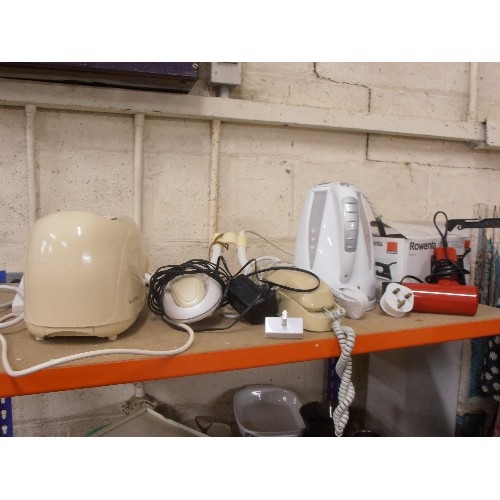 440 - VERY LARGE RETRO VINTAGE KITCHENALIA LOT. INC LARGE GRIPSTAND MIXING BOWL, DENBY, DOLLY PEGS, TOWER ... 