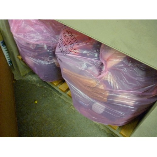 425 - 4 LARGE BAGS OF WOMENS VINTAGE CLOTHES. INC DAY CLOTHES, HEADSCARVES, NIGHTDRESSES, GLOVES ETC.