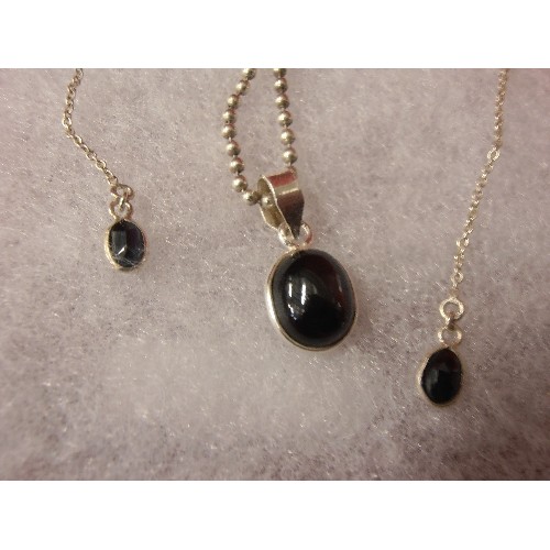 21 - 925 SILVER NECKLACE AND DROP EARRING SET WITH BLACK ONYX