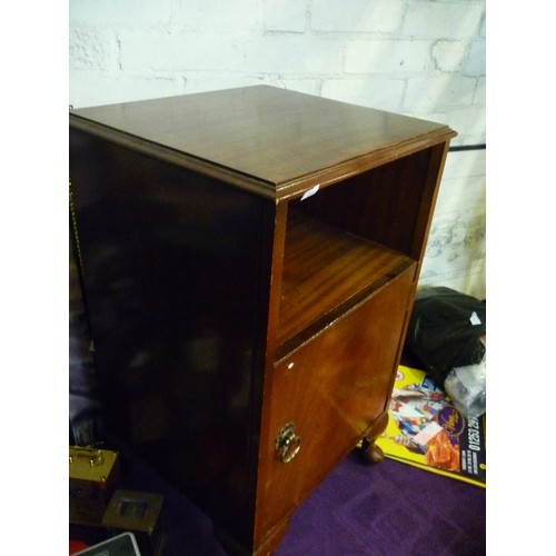 130 - RETRO BEDSIDE CABINET WITH CABRIOLE LEGS.