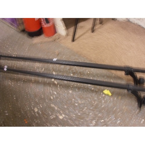 120 - HALFORDS ROOF BARS. ADJUSTABLE.