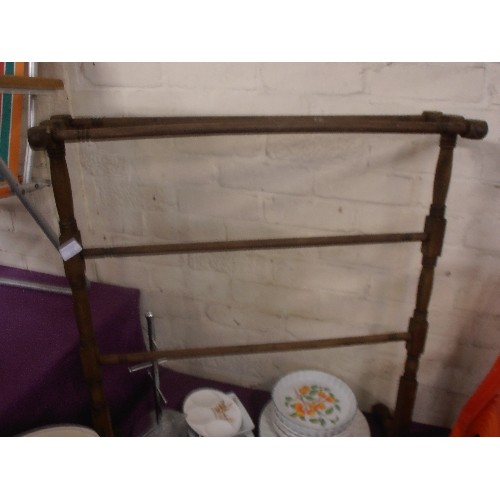 133 - LOVELY VINTAGE WOODEN TOWEL STAND.