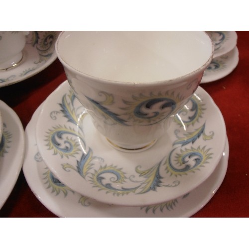 157 - VINTAGE ROYAL STANDARD 'GARLAND' FINE BONE CHINA, TEA SET. INC 4 TRIOS, AND 2 CUPS/SAUCERS.