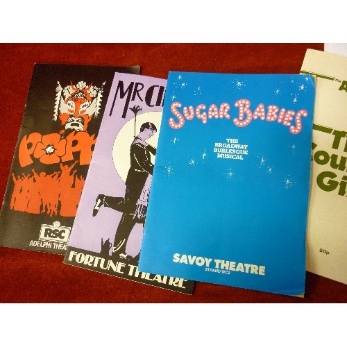 123 - VINTAGE THEATRE INTEREST. INC QUANTITY OF 1930'S THEATRE WORLD MAGAZINES, ALSO MANY THEATRE PROGRAMM... 