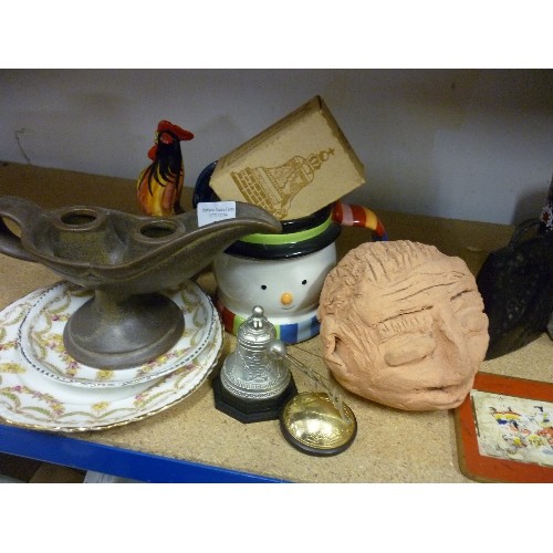 362 - SHELF OF MIXED VINTAGE CERAMIC ITEMS.