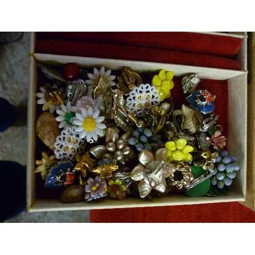 11 - JEWELLERY BOX AND CONTENTS OF COSTUME JEWELLERY BRACELETS, NECKLACES, CLIP ON EARRINGS ETC