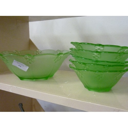 64 - ART DECO GREEN GLASS BOWL SET