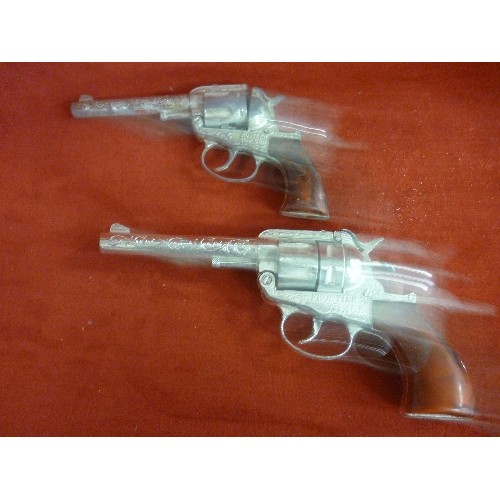 25 - VINTAGE FRONTIER ACE TOY GUN AND RUSTLER TOP GUN TOY GUN