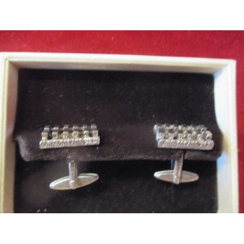 68 - PAIR OF SOLID SILVER DESIGNER CUFFLINKS 1975  - MODERNIST GRID DESIGN - LONDON HALLMARK, BY J D S WE... 