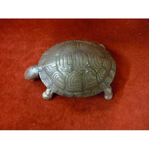 82 - AN INTERESTING EARLY 20TH CENTURY CAST METAL CLOCKWORK TORTOISE DESK / SHOP OR HOTEL COUNTER BELL - ... 