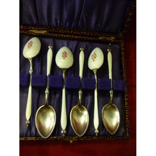 65 - A BEAUTIFUL SET OF CIRCA 1930's NORWEGIAN STERLING SILVER AND GUILLOCHE ENAMEL SPOONS WITH A PINK RO... 