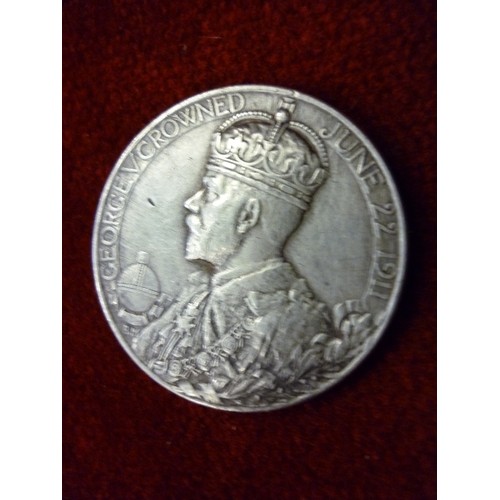 129 - A WELL CAST SILVER MEDAL COMMEMORATING THE CORONATION OF GEORGE V 1911, QUEEN MARY ON REVERSE. BOTH ... 