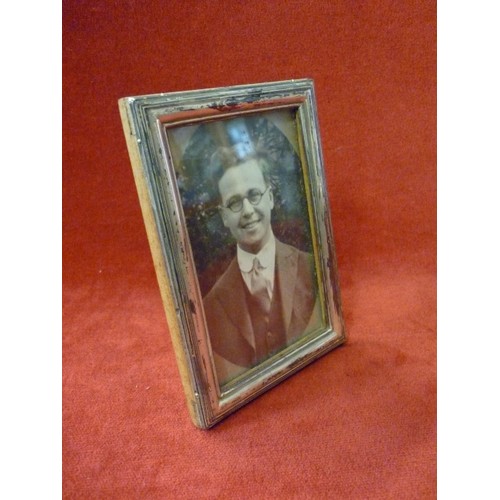 28 - STERLING SILVER PHOTOGRAPH FRAME, BIRM 1924 - 10CM X 15CM