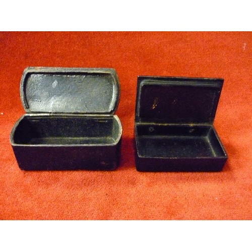 40 - TWO EARLY 19TH CENTURY PAPIER MACHE SNUFF BOXES, ONE WITH PEWTER INLAY, THE OTHER WITH GILT DESIGN