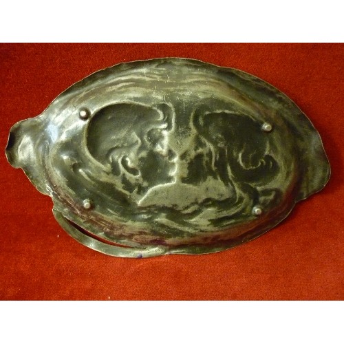 87 - A BEAUTIFUL ART NOUVEAU PEWTER DISH - TWO FIGURES KISSING WITH INTERTWINED HAIR - BY WMF  (MARKED 