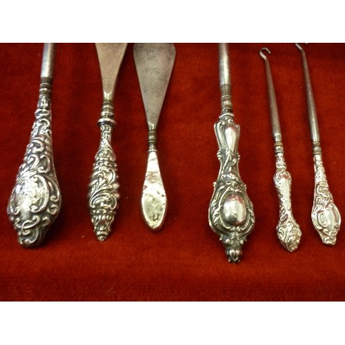 21 - 4 x SILVER HANDLED BUTTON HOOKS AND 2 SILVER HANDLED SHOE HORNS - INCLUDES AN ART NOUVEAU EXAMPLE, B... 