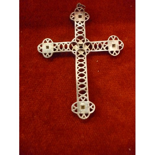 26 - AN ANTIQUE SILVER PECTORAL CROSS SET WITH PALE PURPLE STONES (CENTRAL STONE MISSING) - 8CM