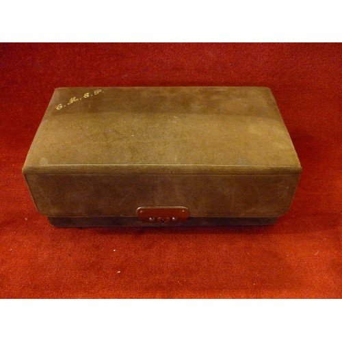 37 - A QUALITY C 1930'S SUEDE LEATHER JEWELLERY BOX WITH CANTILEVER TRAYS