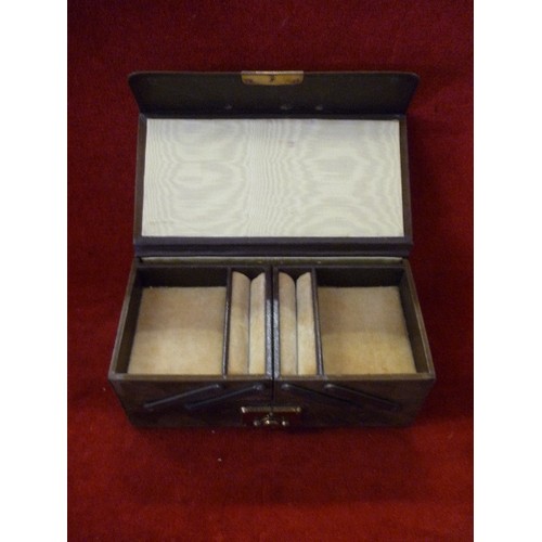 37 - A QUALITY C 1930'S SUEDE LEATHER JEWELLERY BOX WITH CANTILEVER TRAYS